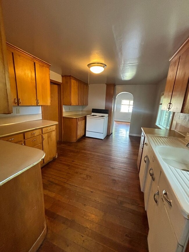 Building Photo - Charming 2-Bedroom Single Family Home