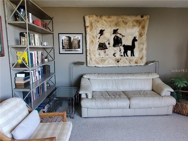 Building Photo - 1050 Longboat Club Rd