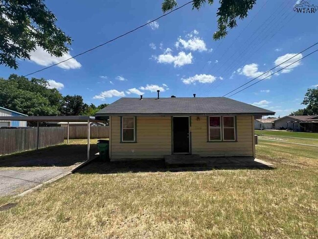 Primary Photo - 407 N Victoria Ave