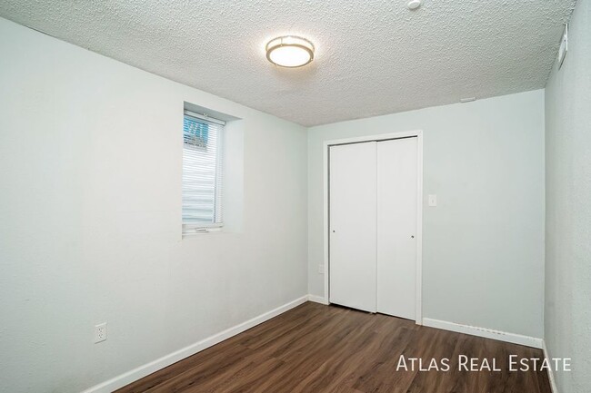 Building Photo - 2 Bed - Thoughtful Upgrades & affordable! ...