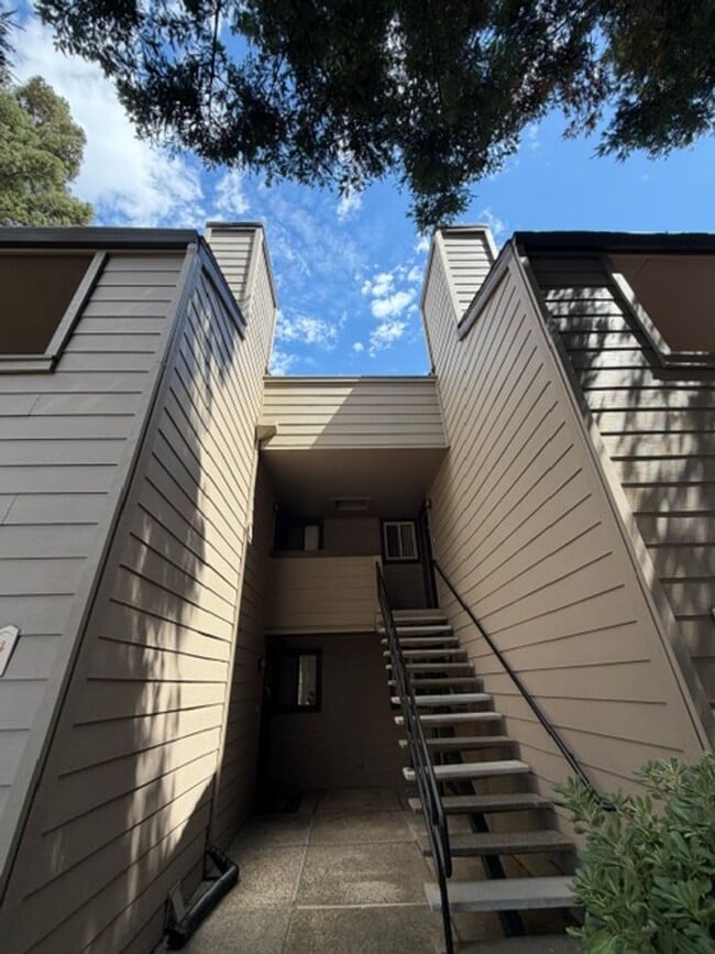 Building Photo - Nice 1 Bedroom and 1 Bathroom Condo $1,450.00