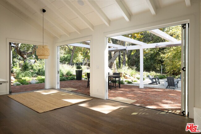 Building Photo - 14462 Sunset Blvd