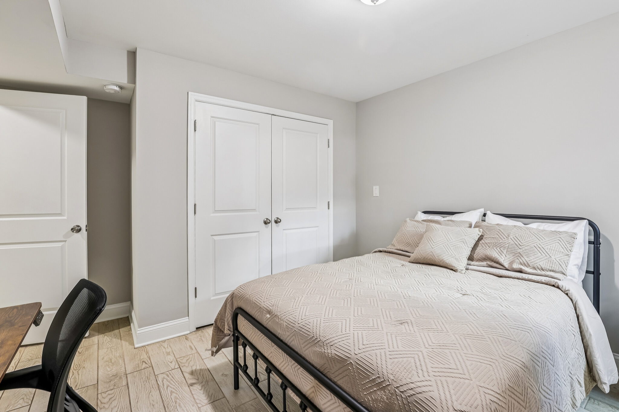 Building Photo - 1332 Levis St NE