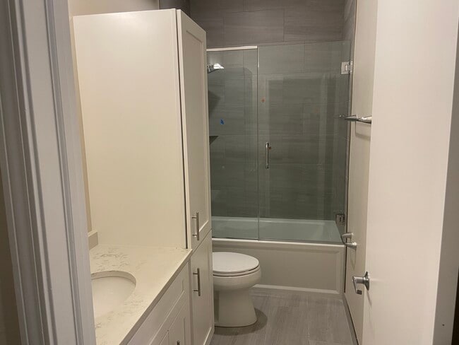 Building Photo - 1837 W North Ave