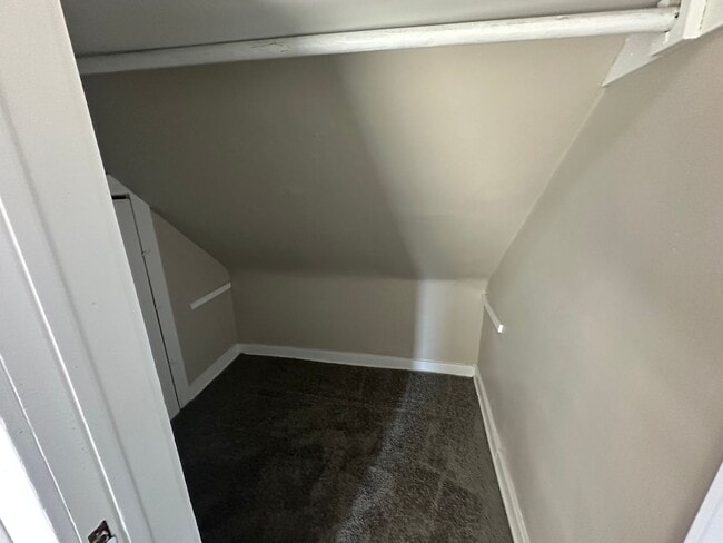 Building Photo - Large Open Concept 5BR/2BA Rent to Own Home