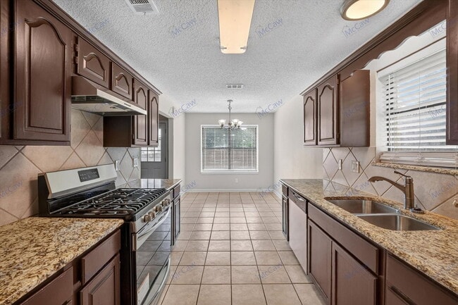 Building Photo - 2607 Parkview Dr