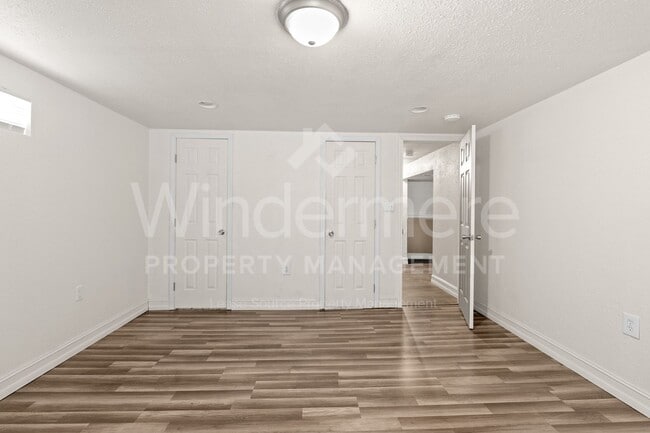 Building Photo - *MOVE IN SPECIAL * 1ST FULL MONTH FREE* Great 3-Bedroom Home IN The Garland District