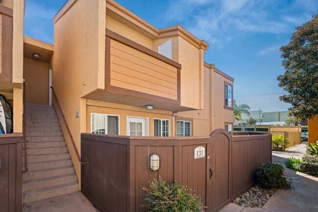 Building Photo - 3BR/2BA Condo with Vaulted Ceilings, Close Proximity to UCSD and Medical Centers! Available APRIL...