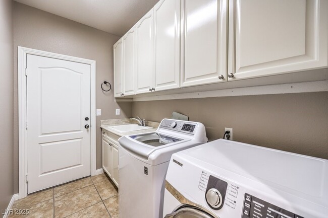Building Photo - 1244 Vietti St