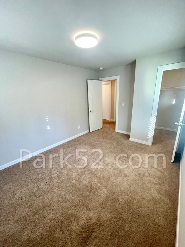 Building Photo - $250 Off 1st Full Month’s Rent! Beautiful ...