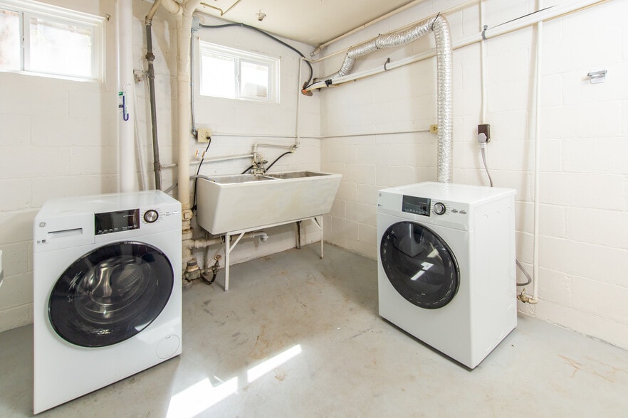 laundry room - 318 Saint Onge St