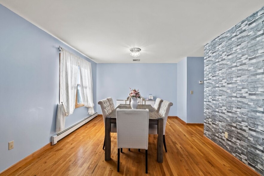 Building Photo - 391 Taylor Ave