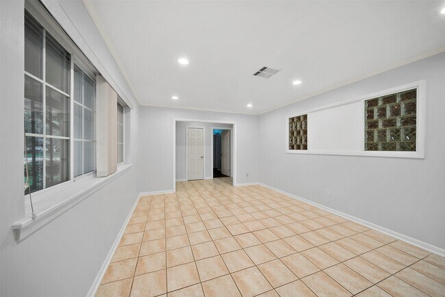 Building Photo - 5215 Cheena Dr