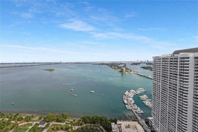 Building Photo - 1750 N Bayshore Dr