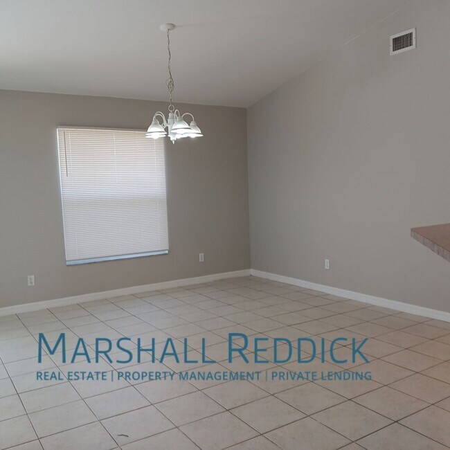 Building Photo - Pool Home 3 Bedroom,with a Den 2 Bath in d...