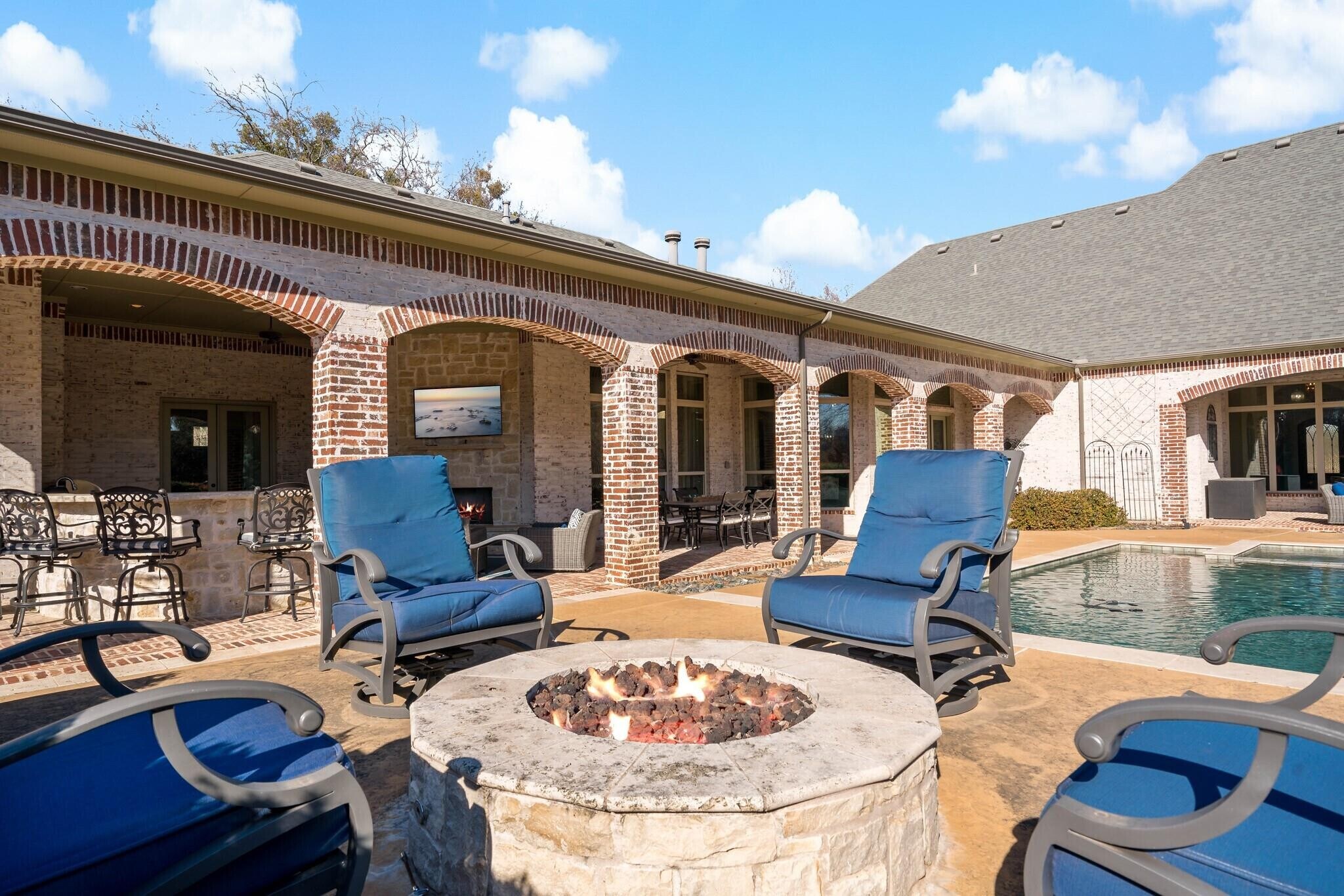 Building Photo - 931 Woodview Dr