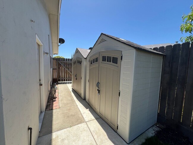 Building Photo - 5753 Mohican Dr