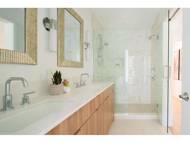 Building Photo - 10 West Dr