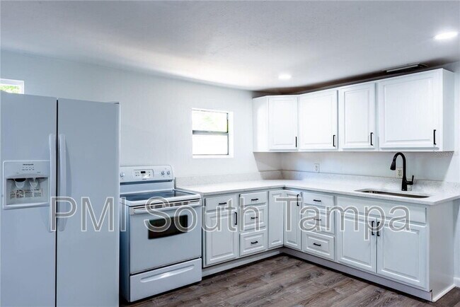 Primary Photo - 3402 W Van Buren Dr