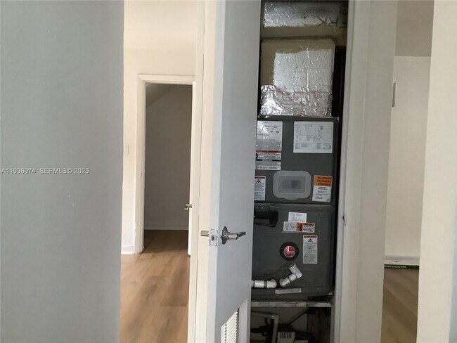 Building Photo - 420 NW 11th Ave