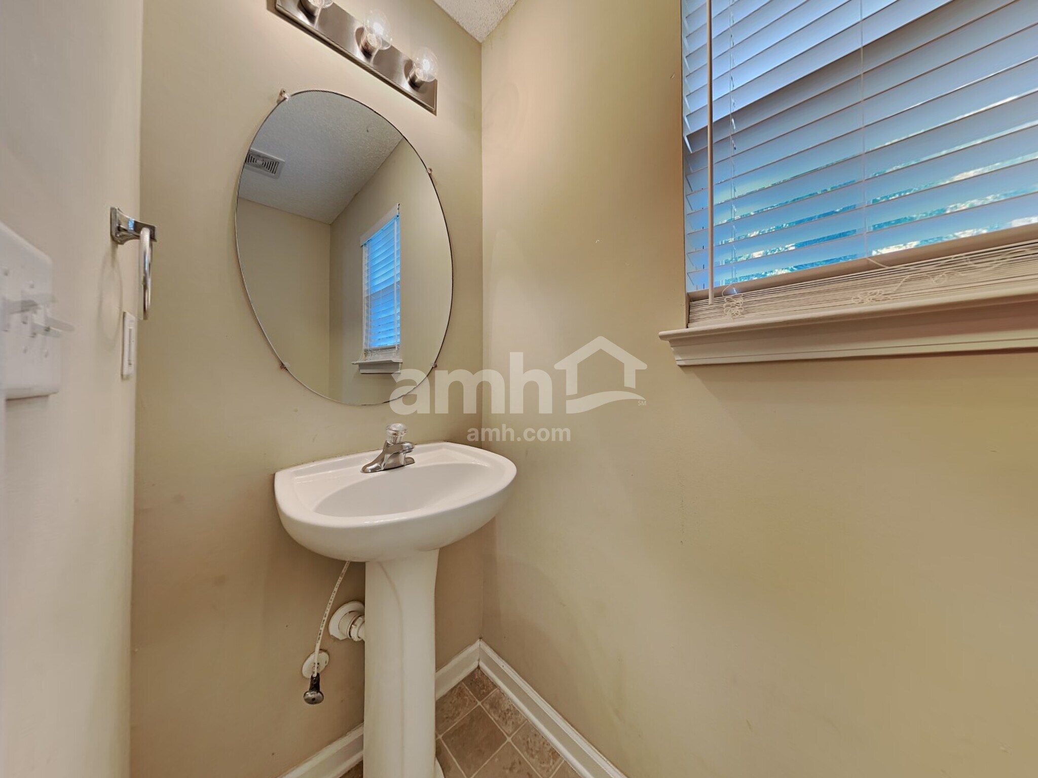 Building Photo - 149 Trickle Dr