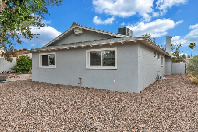 Building Photo - Remodeled home in amazing ASU neighborhood