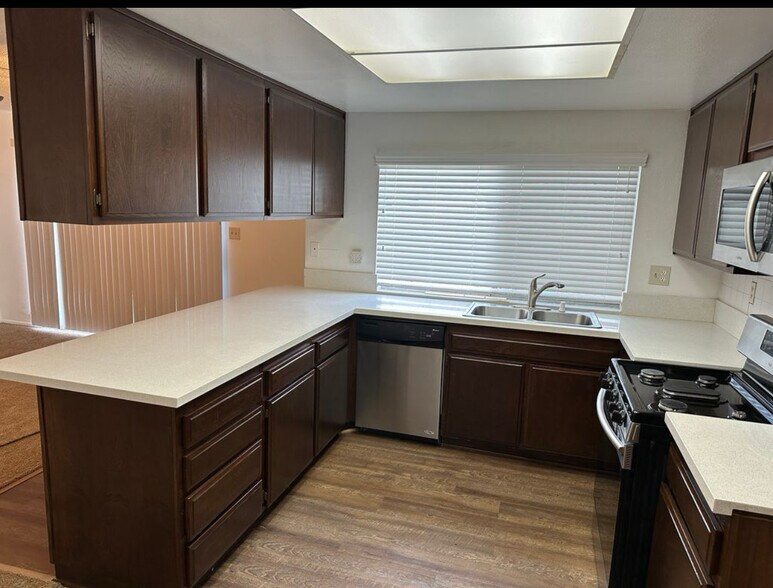 Building Photo - 1602 Viola Pl