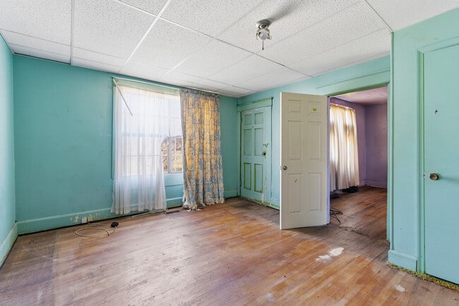 Building Photo - 3332 Walnut Ave SW