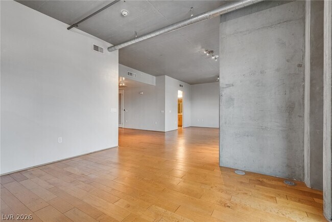 Building Photo - 353 E Bonneville Ave