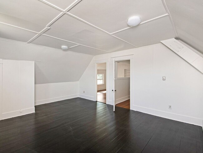 Building Photo - 5265 NE 14th Pl