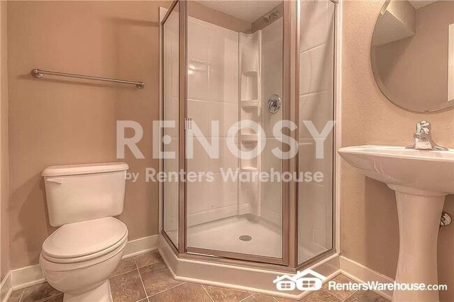 Building Photo - 3 Bedroom / 3.5 Bath Townhouse Near KU MED -  Available in August
