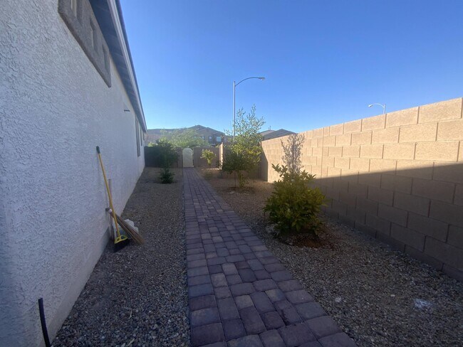 Building Photo - 799 Flowing Meadow Dr