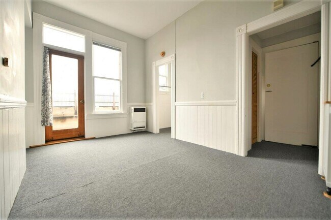 Building Photo - 2111 Vine St