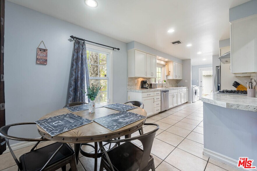 Building Photo - 12423 Martha St