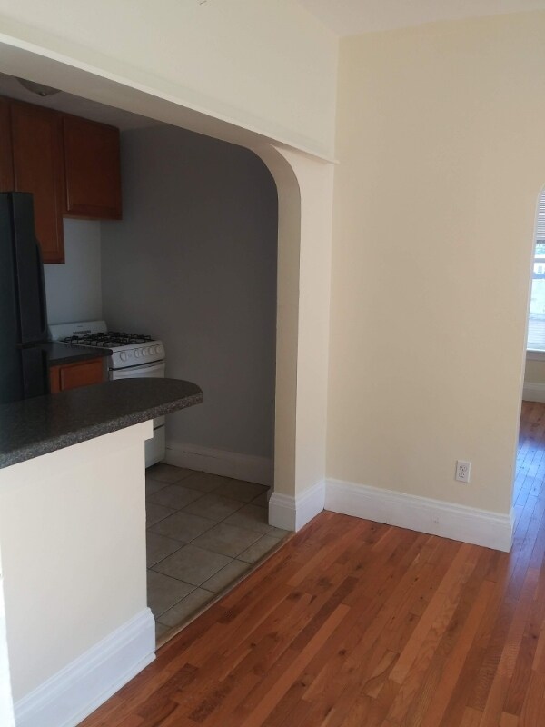 Building Photo - 366 4th Ave