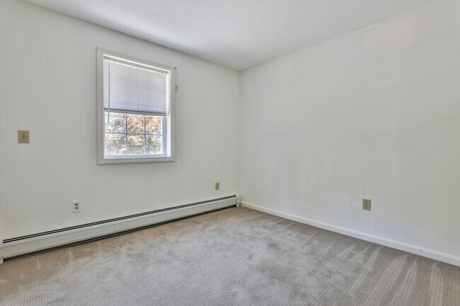 Building Photo - 76 Groton Rd