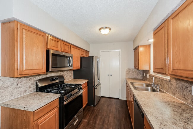 Building Photo - 10424 Muskogee Dr