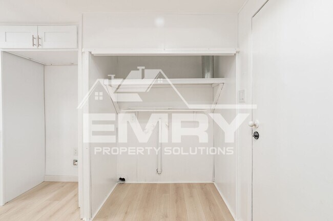 Building Photo - 6221 Fishburn Ave