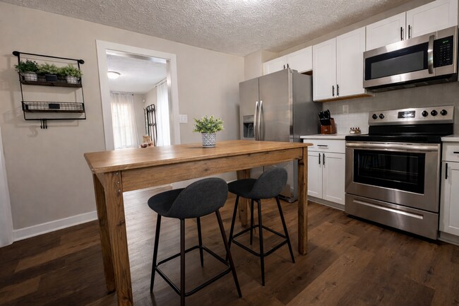 Building Photo - Fully Furnished 3BR Home | Walk to Downtown Noblesville
