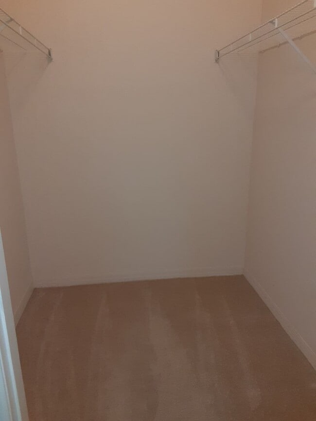 Building Photo - Annual unfurnished 2/2 condo in luxury development near Legacy Trail and Siesta Key.