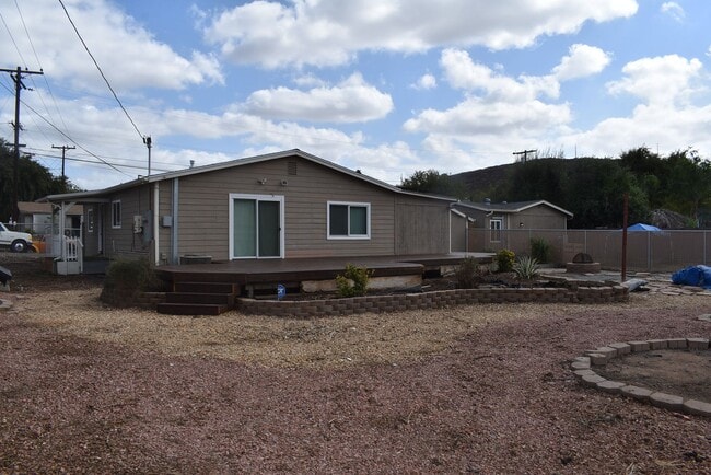 Building Photo - 3 Bedroom 1 Bath Upgraded Home with Large ...