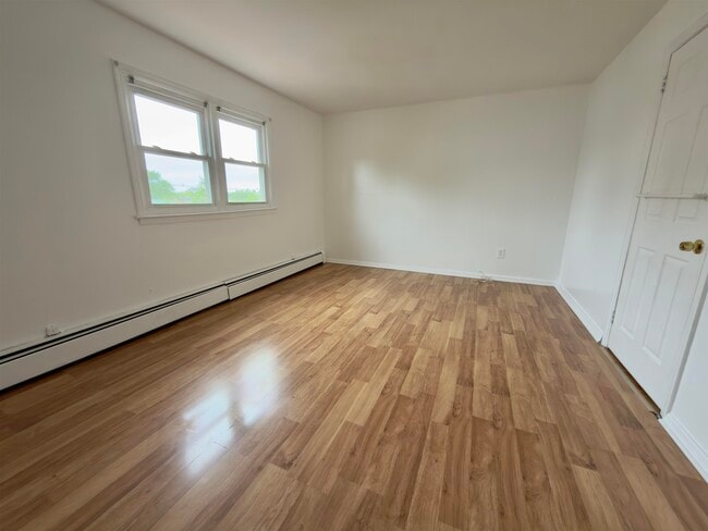 Building Photo - 215 Seaview Ave