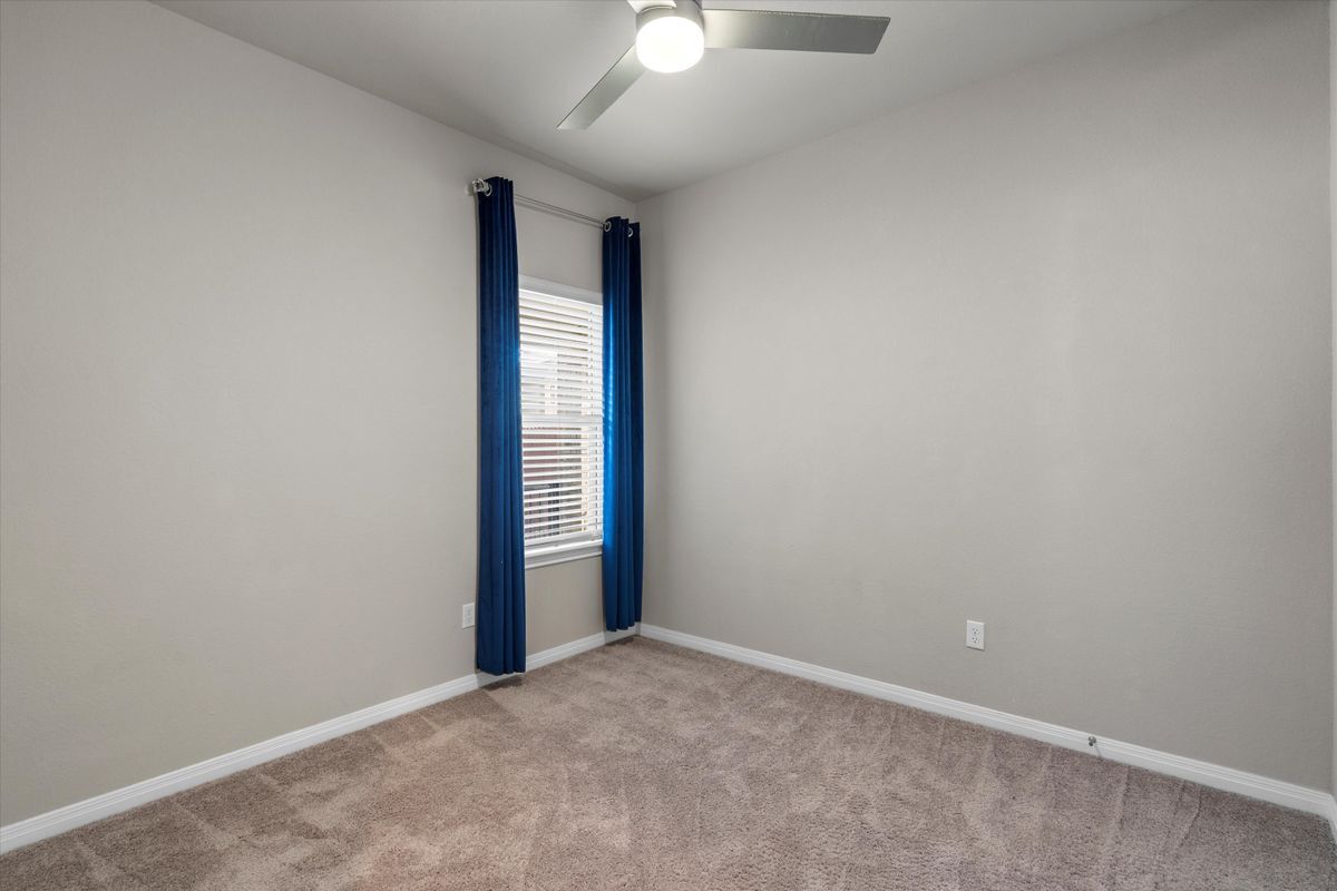 Building Photo - 213 Wild Spur Ln