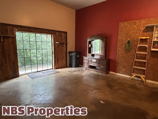 Building Photo - 119 N Clover Hill Ridge Rd
