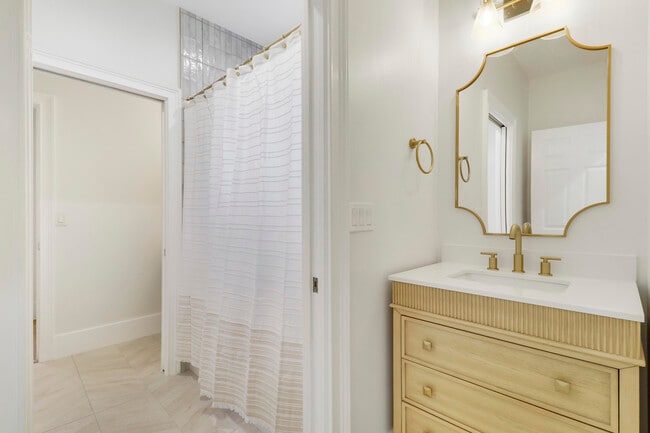 Building Photo - 142 Segovia Way