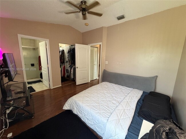 Building Photo - 810 NE 212th Terrace