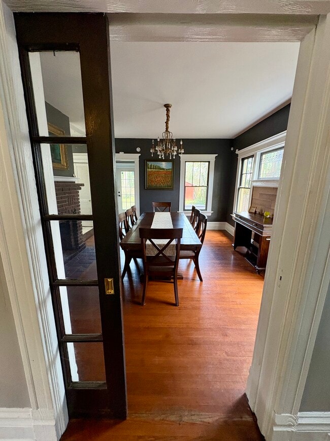 Building Photo - 2043 Dellwood Ave