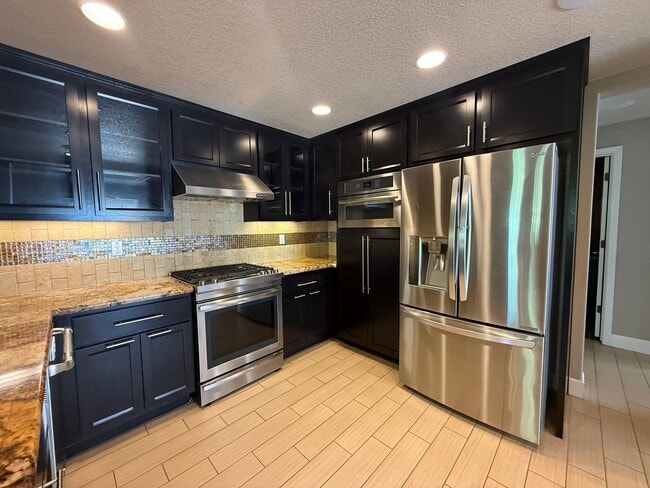 Building Photo - EPIC REA - Modern-Style 3 BR/3BA townhouse...