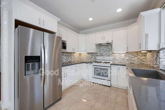 Building Photo - 1760 Taylor Ln