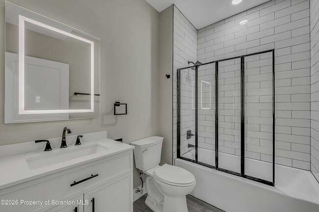 Building Photo - 215 Hickory St